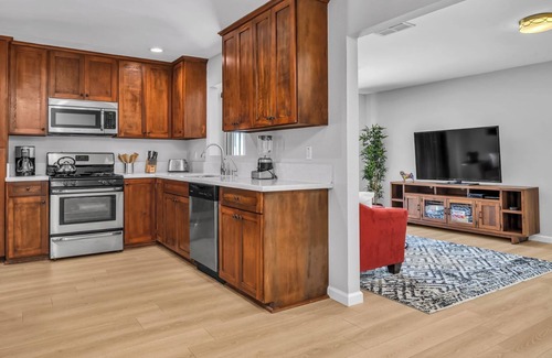 Lake Balboa House | Spacious Home with Gazebo, Lounge Near Lake Balboa