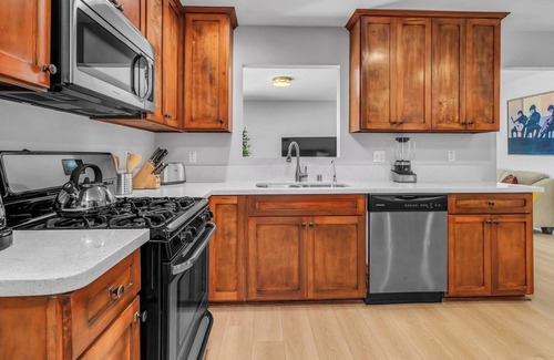 Lake Balboa House | Spacious Home with Gazebo, Lounge Near Lake Balboa