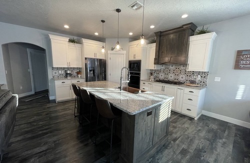 Toquerville House | SPACIOUS HOME with POOL SPA. 25 MIN TO ZION NP