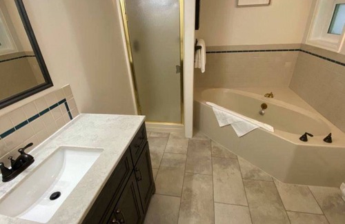 Campbell River House | Spacious House 2 Blocks from the Beach