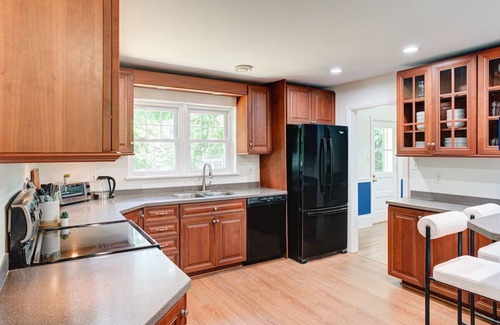 Berwyn House | Spacious House | Berwyn | Patio | Hosted StayRafa
