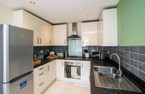 Derby House | Spacious House Close To Royal Derby Hospital and A38, FREE Parking & Garden