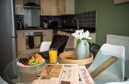 Derby House | Spacious House Close To Royal Derby Hospital and A38, FREE Parking & Garden