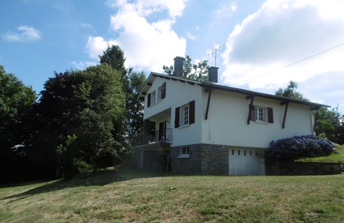 Arvieu House | Spacious house, 4 bedrooms, 2 bathrooms, lake view, close to the beach