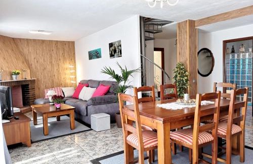 Deltebre House | Spacious House in Deltebre with Terrace