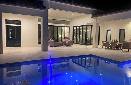 Moorings House | Spacious house in The Moorings.