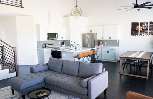 Del Valle House | Spacious house on large lot with Gameroom in Garage near COTA