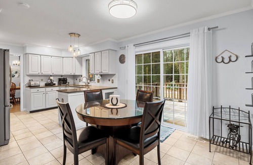 Saratoga Springs House | Spacious house with a large yard- 4 miles to the track and broadway