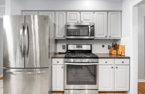 Saratoga Springs House | Spacious house with a large yard- 4 miles to the track and broadway