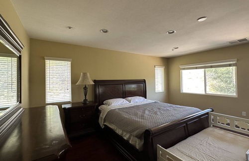Spring Valley House | Spacious house with mountain view