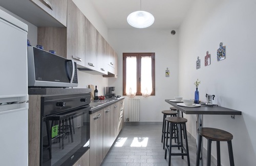 Carmiano House | Spacious House With Garden