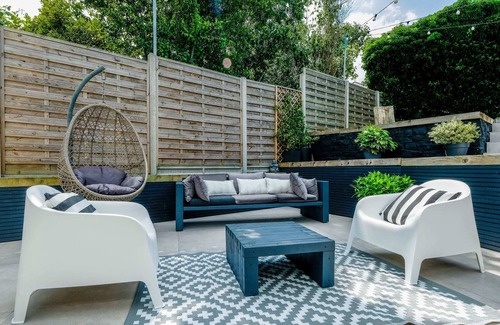 Hanham House | Spacious House with Garden and Hot-tub
