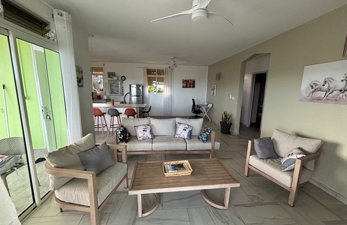 Petit-Bourg House | Spacious house with a beautiful unobstructed view of nature and the sea