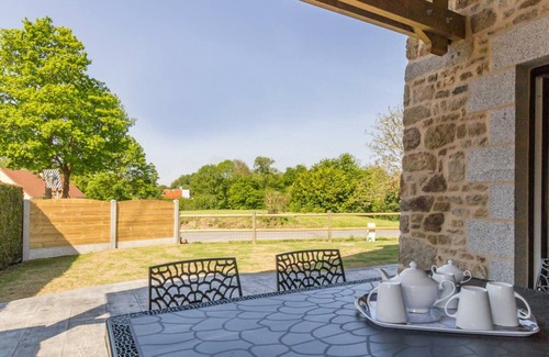 Sartilly-Baie-Bocage Cottage | Spacious house with terrace and enclosed garden, near Granville