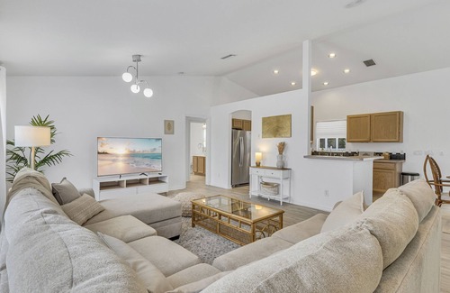 North Port House | Spacious House with Relaxing Pool-Minutes to Warm Mineral Springs & Best Beaches