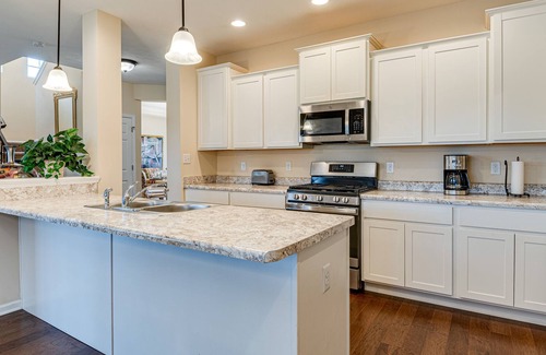 Noblesville House | Spacious Indiana Home w/ Patio, Fire Pit & Grill!