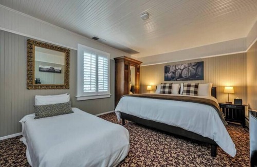 Calistoga Hotel | Spacious King Retreat – 5 Min to & Hot Springs and Napa Valley's Best Wineries