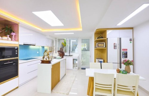 Da Nang City Centre House | Spacious King Room with Garden View in the lovely center of Đà Nẵng