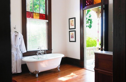 Winston - Salem Bed & Breakfast | Spacious King Suite in Boutique Inn