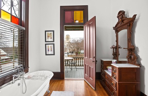 Winston - Salem Bed & Breakfast | Spacious King Suite in Boutique Inn