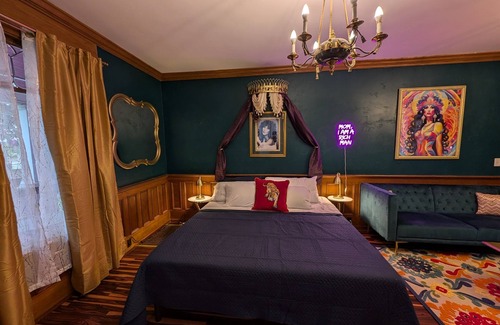 Sturgeon Bay Hotel | Spacious King Suite! Cher inspired unit.