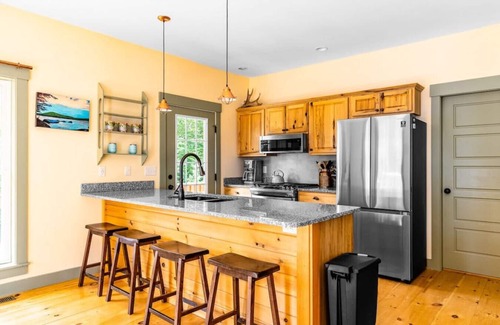 Otis House | Spacious Lake House + 2 Detached Guest Houses