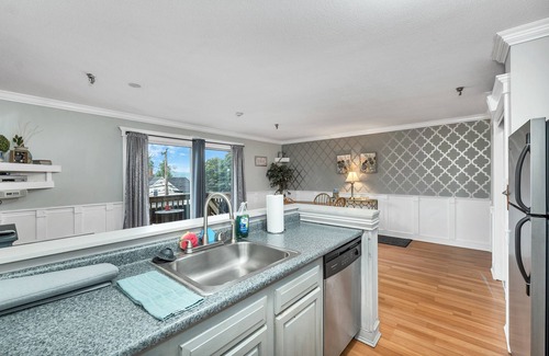Gilford House | Spacious Lake View Laconia Apt Near Weirs Beach Pool Restaurants