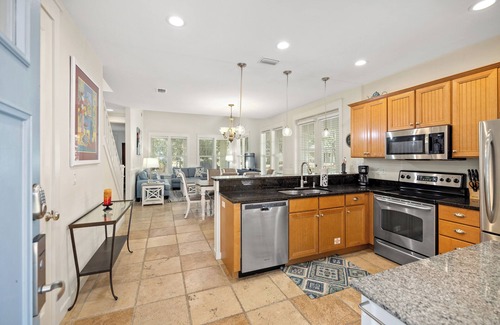 Laurel Grove House | Spacious LAKE VIEW~Free Golf + Golf Cart ~POOL~Hot Tub, Gym