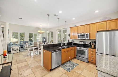 Laurel Grove House | Spacious LAKE VIEW~Free Golf + Golf Cart ~POOL~Hot Tub, Gym