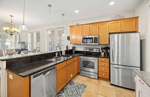 Laurel Grove House | Spacious LAKE VIEW~Free Golf + Golf Cart ~POOL~Hot Tub, Gym