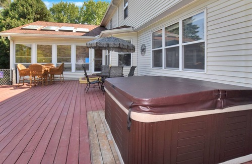 Beaver Dam House | Spacious Lakefront home with pool