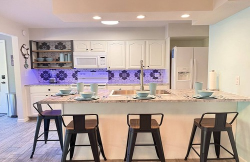 Camdenton House | Spacious Lakefront Retreat – Sleeps 14, Private Dock,nPrime Location