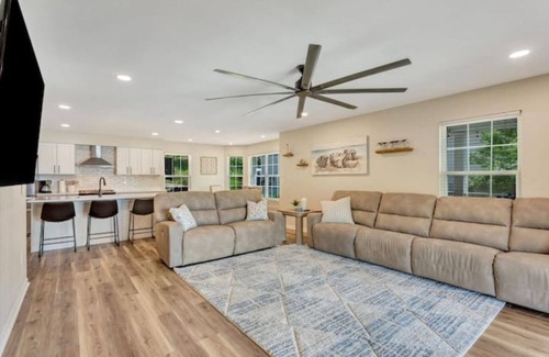 Osage Beach House | Spacious Lakehouse W/Private dock, Sleeps 16+