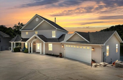 Osage Beach House | Spacious Lakehouse W/Private dock, Sleeps 16+