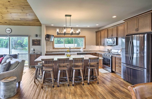 Harshaw Cabin | Spacious Lakeside Family Home on Big Bearskin Lake