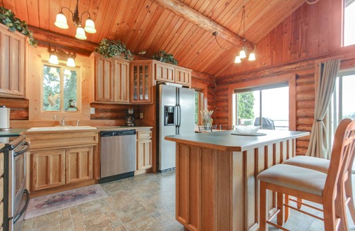 Worley Cabin | Spacious lakeside home with gorgeous views and secluded location