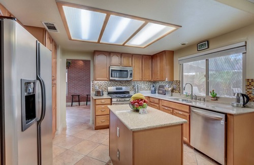 North Las Vegas House | Spacious, Large Pool, Hot Tub, Oasis -close to SPEEDWAY, STRIP, AIRPORT