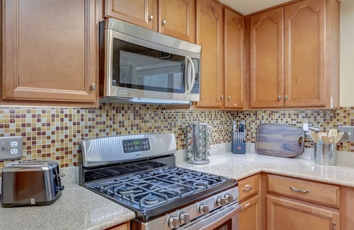 North Las Vegas House | Spacious, Large Pool, Hot Tub, Oasis -close to SPEEDWAY, STRIP, AIRPORT