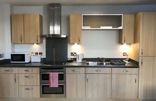 Newbury Apartment | Spacious, Light and airy comfortable 2 bedroom apartment