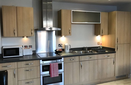 Newbury Apartment | Spacious, Light and airy comfortable 2 bedroom apartment