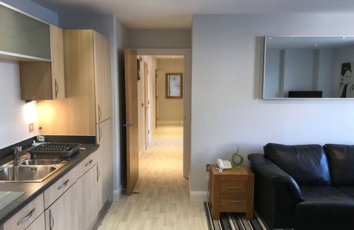 Newbury Apartment | Spacious, Light and airy comfortable 2 bedroom apartment
