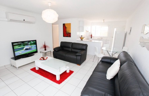 Mildura Central Business District Apartment | Spacious living, family friendly. Lovely courtyards, central cbd. Free Wi Fi