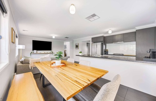 Lucas House | Spacious Living, Lucas