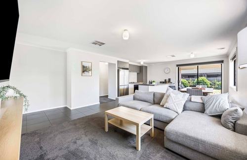 Lucas House | Spacious Living, Lucas
