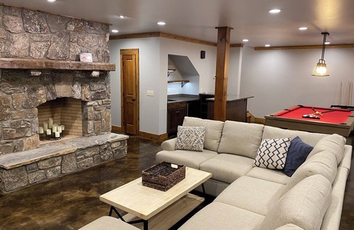 Franklin Cabin | Spacious lodge in peaceful mountain cove with trails, pond, waterfalls and more!