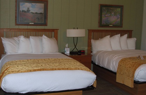 Tulsa Cabin | Spacious lodge with 4 bedrooms and WiFi, AC in welcoming Tulsa