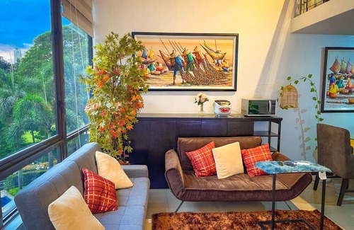 Bonifacio Global City Condo | Spacious Loft in BGC with Golf and Sunset View