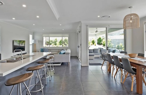 Catherine Hill Bay Apartment | Spacious Luxurious Beach Home