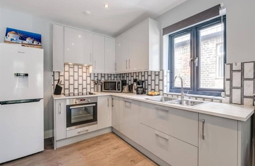 Southfields Apartment | Spacious Luxurious 2BR 2BA