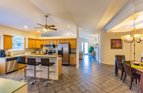 Naples Park Villa | Spacious & Luxurious. Walk to beach.New Heated Pool